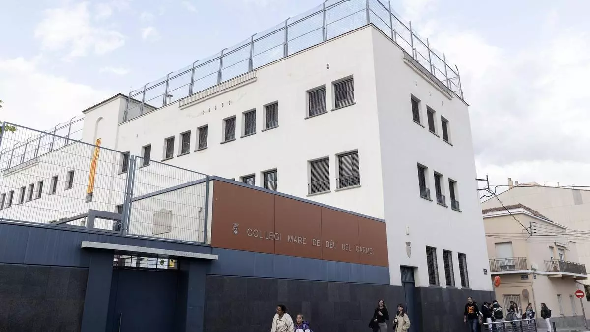 Educació recibe a las familias de la escuela de Terrasa investigada por su giro ideológico