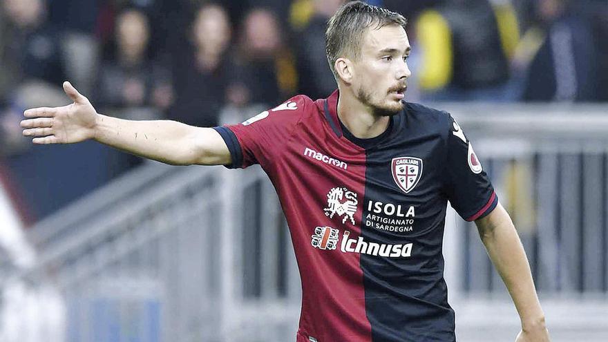 El internacional croata Filip Bradaric, durante un partido de la Serie A con el Cagliari.