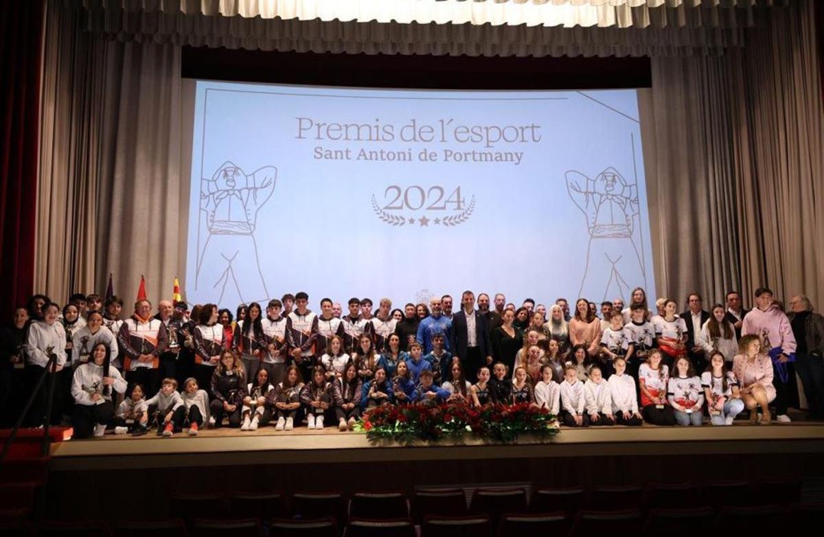 Foto de familia de la gala celebrada en 2025. |  | J.A. RIERA