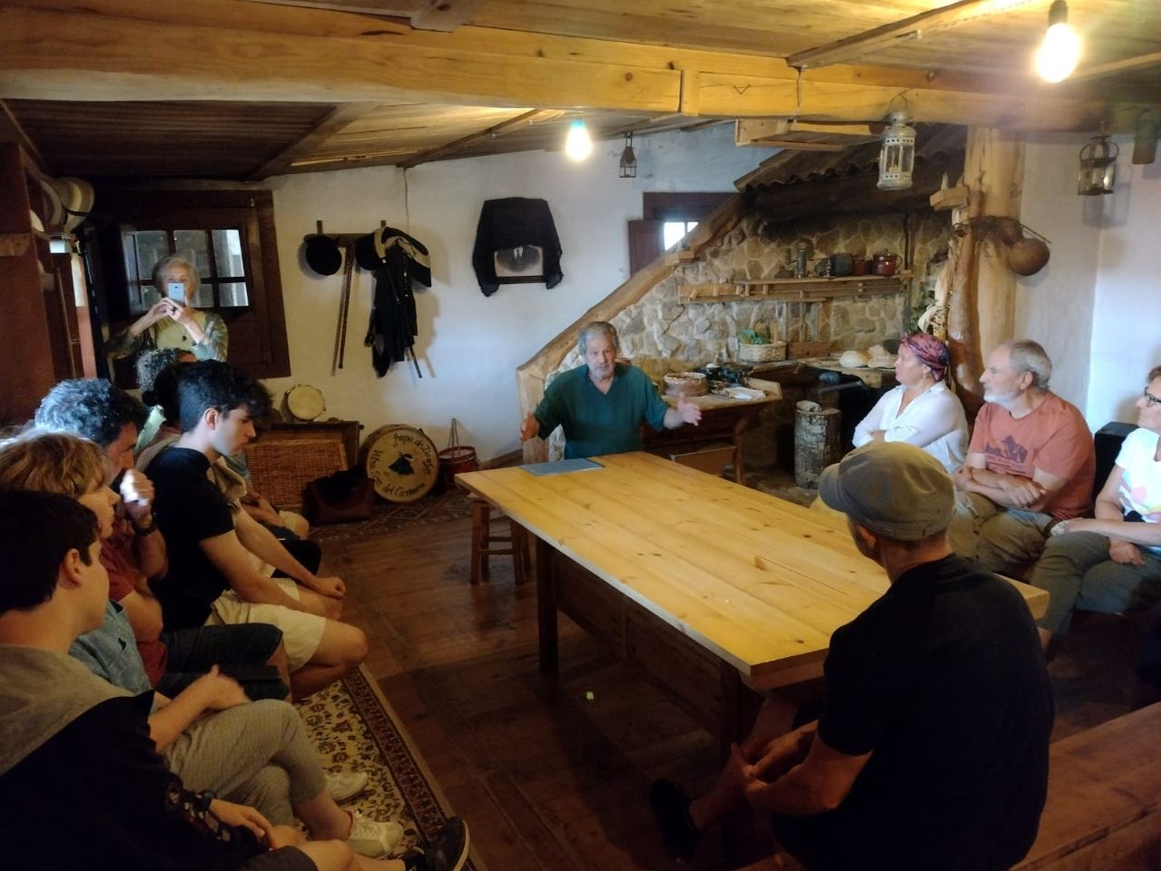 Un momento de la "Festa da Malla" celebrada en la casa museo O Quinteiro de Temperán, en San Vicente de O Grove.