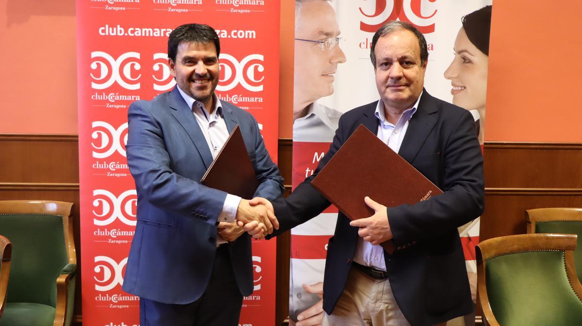 Miguel Ángel Almalé y José Miguel Sánchez, en la firma del acuerdo.