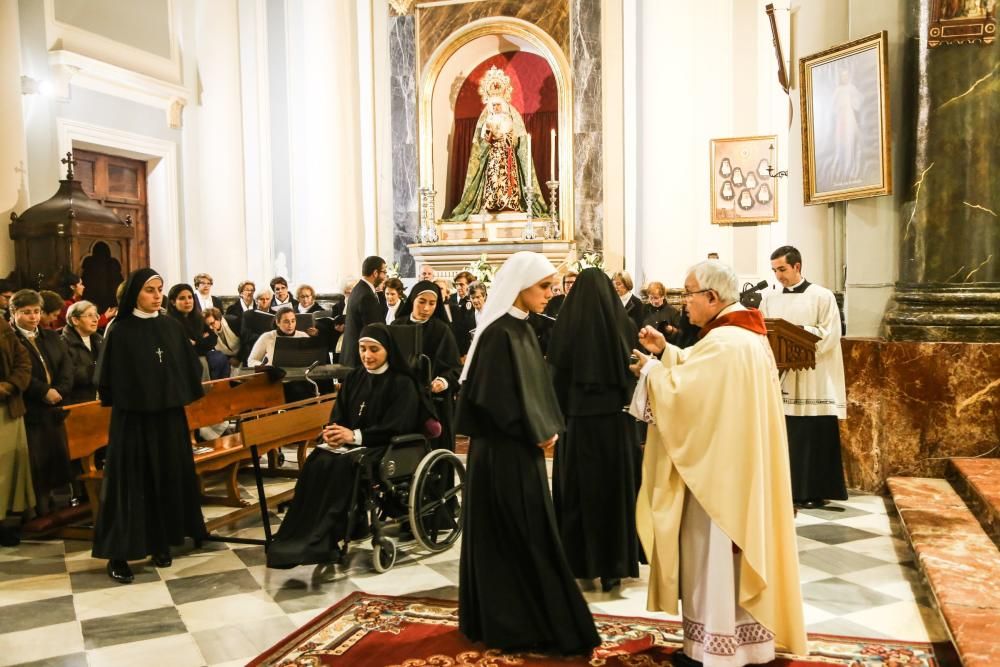 Las Salesas recobra la vida religiosa