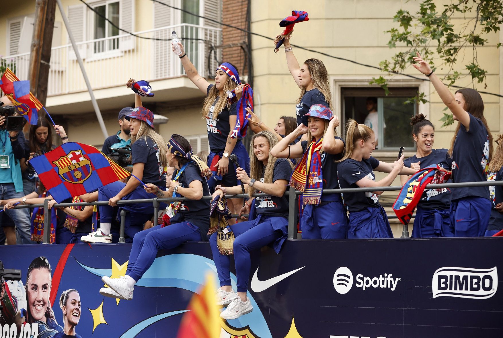 La rua de campions del Barça, en imatges