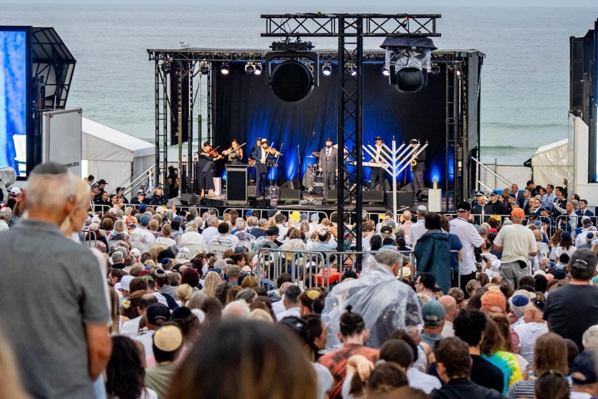 Homenaje a las víctimas del atentado del 14 de diciembre en la playa de Bondi de Sídney, Australia