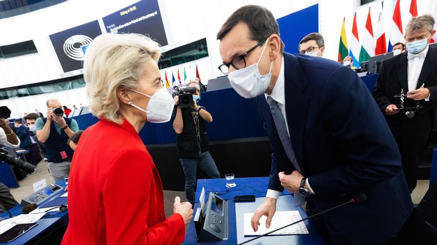 La presidenta de la Comissió Europea, Urusula Von der Leyen, i el primer ministre de Polònia, Mateusz Morawiecki, al ple del Parlament Europeu, a Estrasburg 19 d&#039;octubre