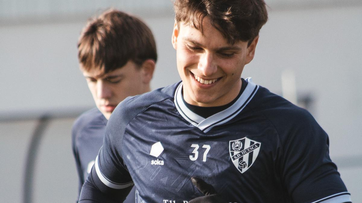 Willy Chatiliez, en un entrenamiento de la SD Huesca.