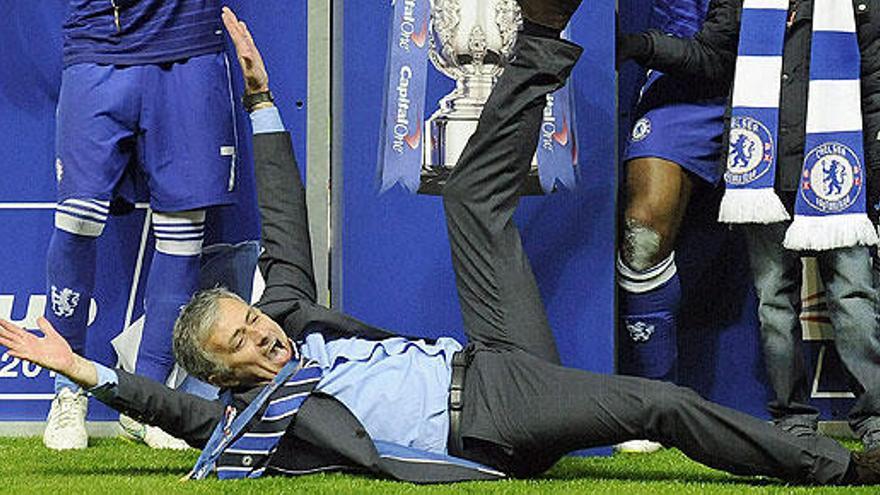 Mourinho celebra la Capital One Cup en marzo de este año.