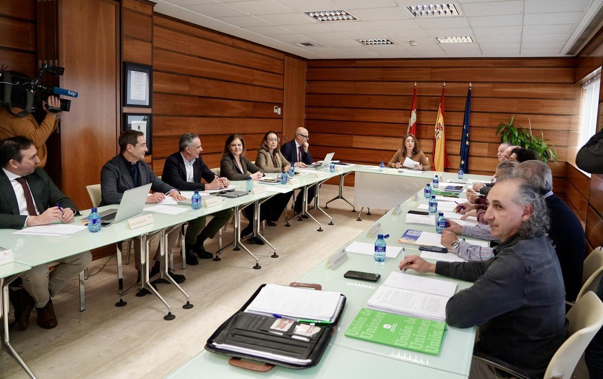 La consejera de Agricultura, Ganadería y Desarrollo Rural, María González Corral, preside la  reunión del Consejo Regional Agrario.