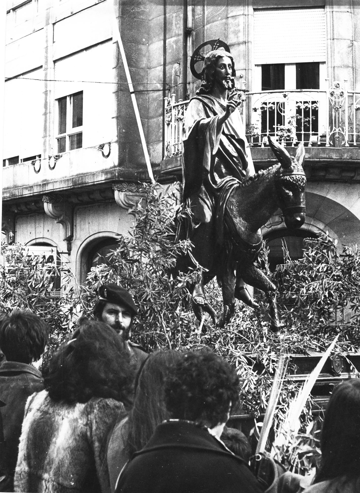 1982 Procesión de la Borriquita Cameselle.jpg
