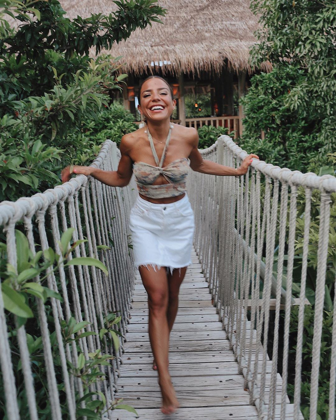 Paula Ordovás con top con escote halter de MyPeeptoesshop