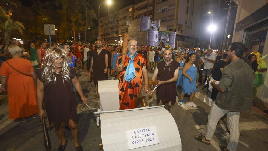 La Retreta de los Moros y Cristianos de San Blas marca el inicio de las fiestas con un ambiente festivo y lleno de alegría.
