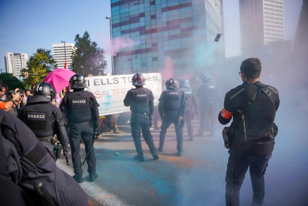 La feria inmobiliaria The District de Barcelona abre entre protestas de activistas