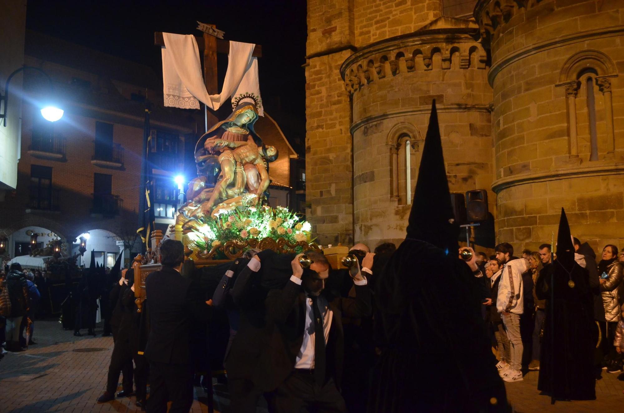 Semana Santa Benavente 2024: Así ha sido la Procesión del Santo Entierro