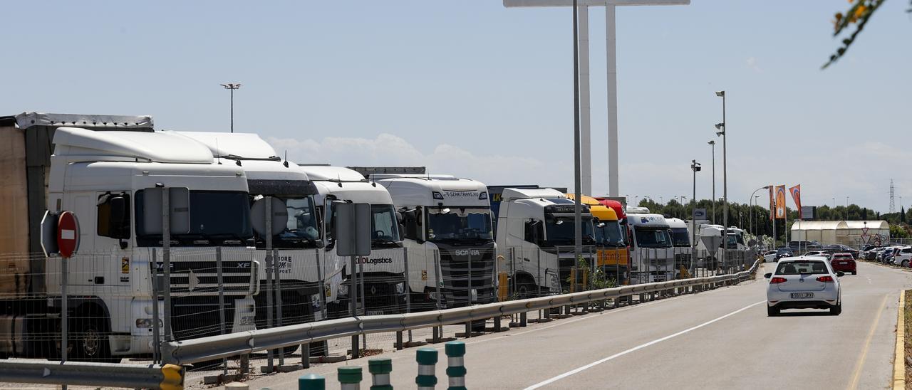 La Plataforma del transporte de mercancías no convocará paros de momento.