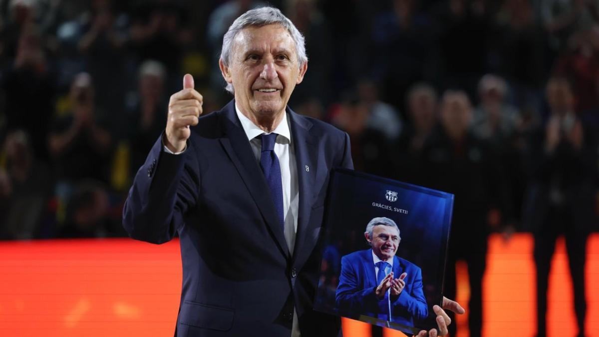Svetislav Pesic recibió un emotivo homenaje en el Palau
