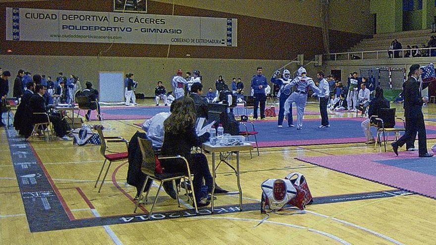 Ocho clubs y un centenar de deportistas compiten en el Campeonato de Extremadura en Cáceres