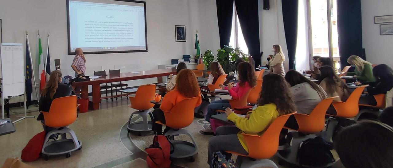 El profesor y escritor Miguel Torija ya ha realizado actividades de este tipo por institutos de varios países de Europa.