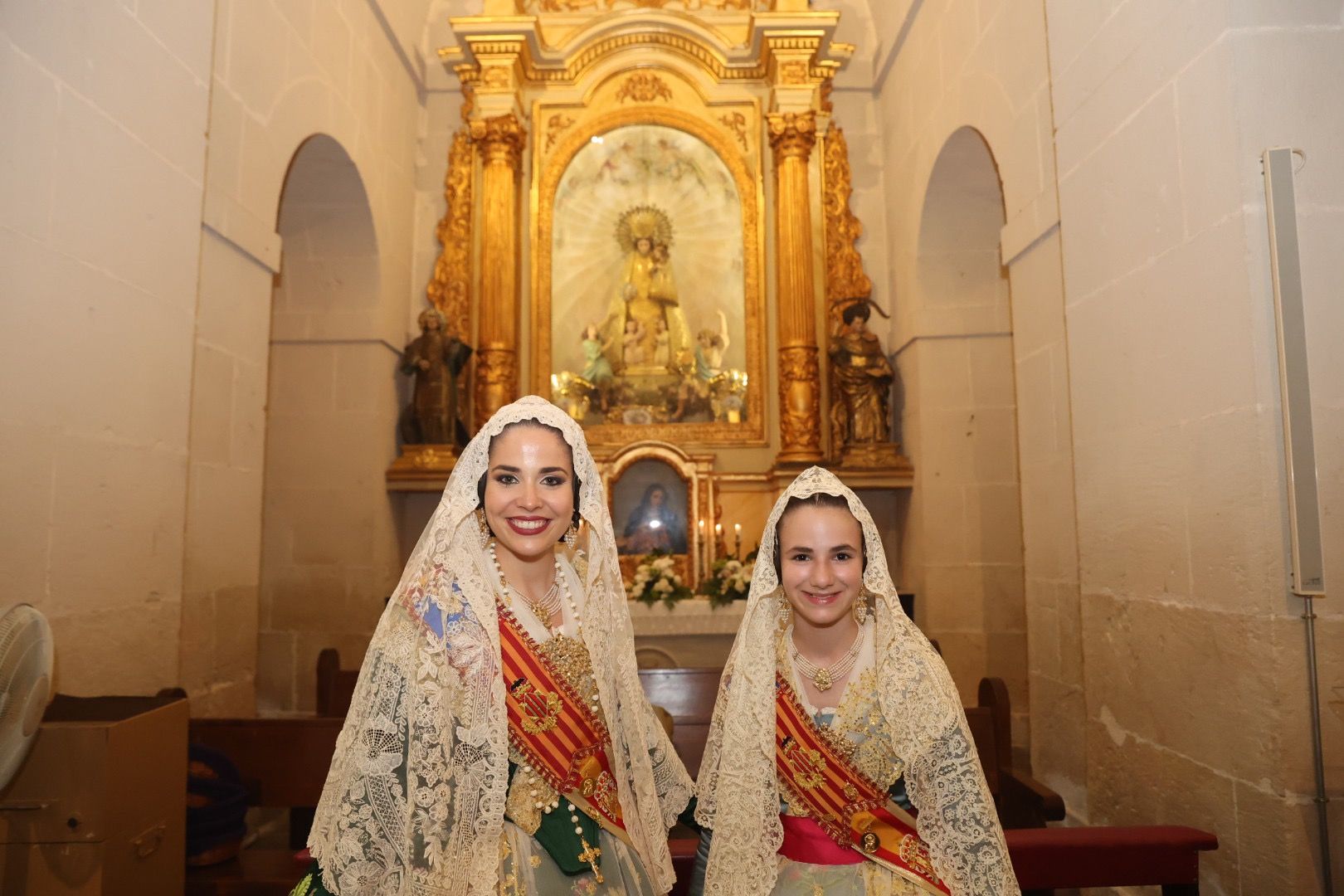 Carmen, Nerea y las dos cortes rematan la Ofrenda de Alicante