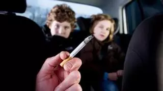 El 40% de los padres fuman en casa: epidemiólogos y escuelas se alían para sacar el humo de los hogares