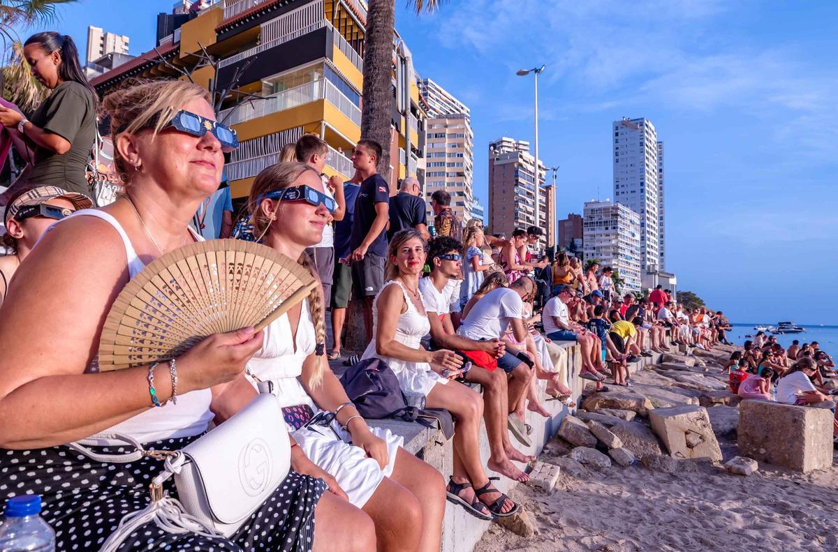 Así se ha visto el eclipse desde Benidorm Así se ha visto el eclipse desde Benidorm