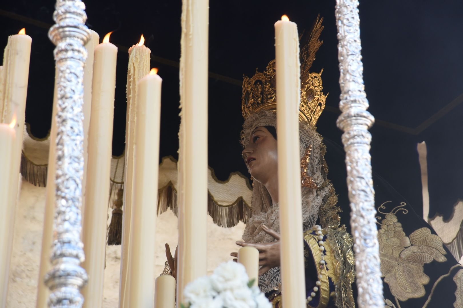 La hermandad del Calvario procesiona por San Lorenzo