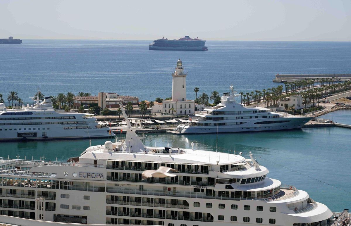 Cruceros en el puerto de Málaga, atracados en el Muelle Uno