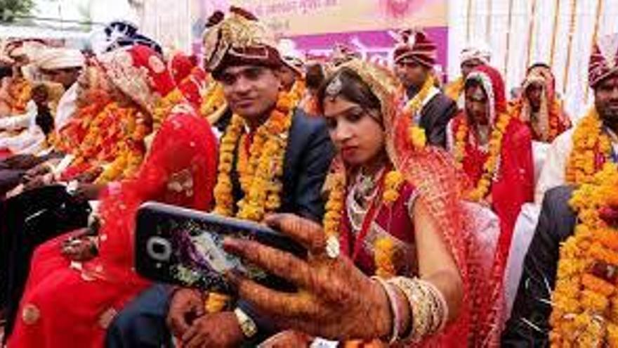 Una pareja india de recién casados.