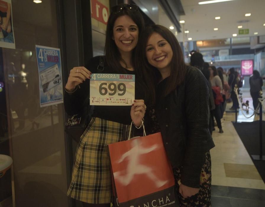 Recogida de dorsales en el Thader para la IV Carrera de la Mujer