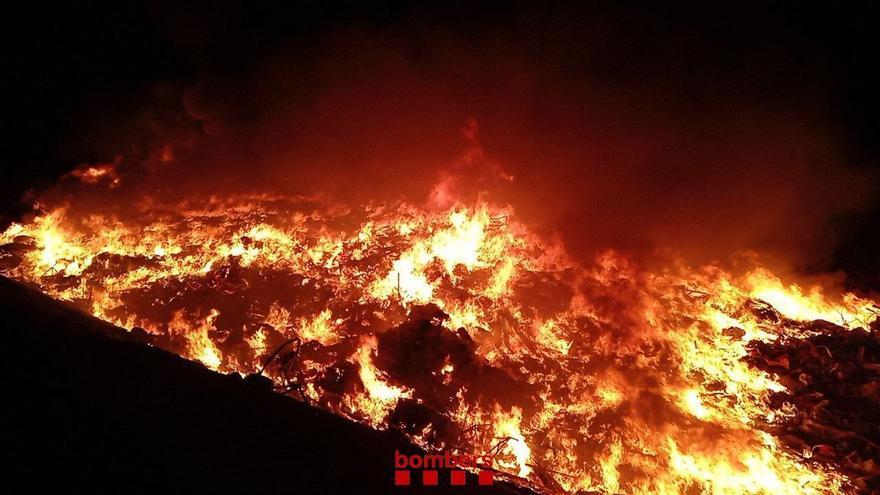 Incendi a l&#039;exterior de l&#039;abocador de Pedret i Marzà