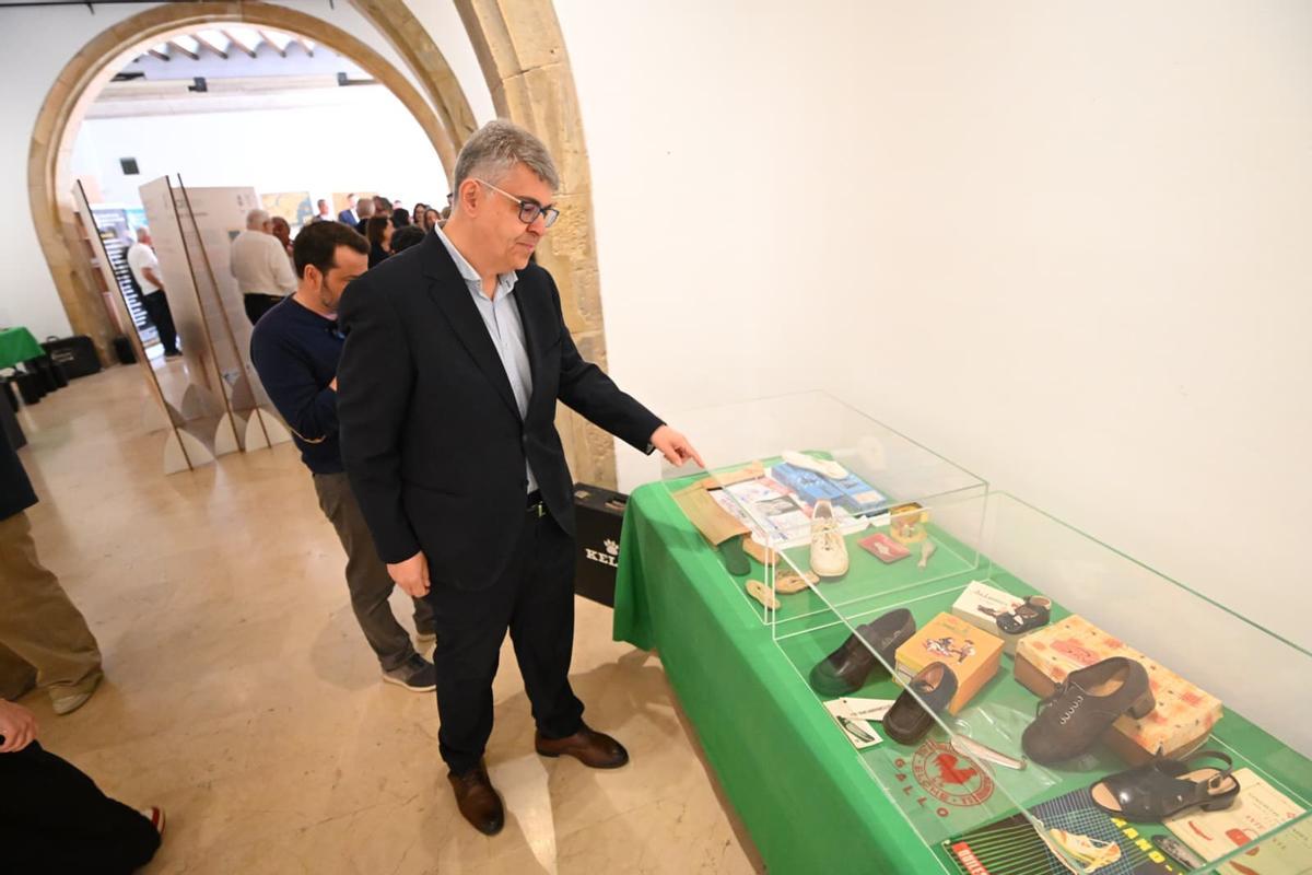 David Beltrán es el comisario de la exposición que se muestra en Elche