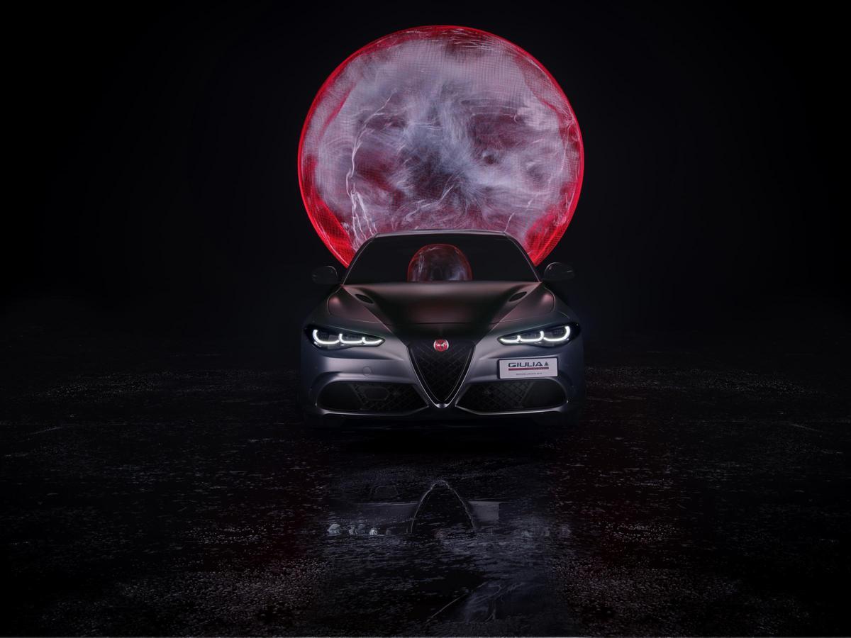Este coche es fruto de la colaboración entre Alfa Romeo y el equipo italiano de la Copa América Luna Rossa. Solo se han producido 10 unidades.