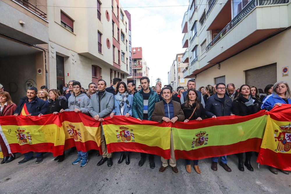 Veinte mil personas reclamaron ayer en las calles de Orihuela la derogación de la ley de Plurilingüismo