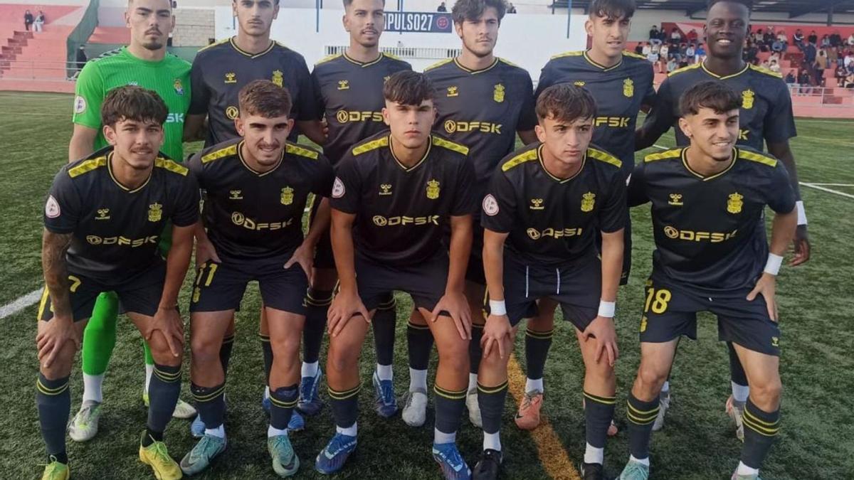 Equipo que alineó de inicio Las Palmas Atlético, ayer, en su empate en el campo del San Bartolomé lanzaroteño.