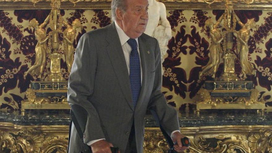 Don Juan Carlos sufrió una luxación en la cadera.