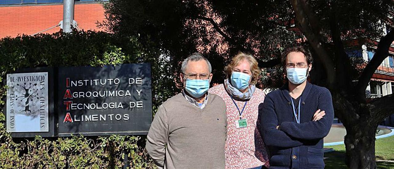 Julio Polaina, Paloma Sánchez y David Talens. | IATA-CSIC