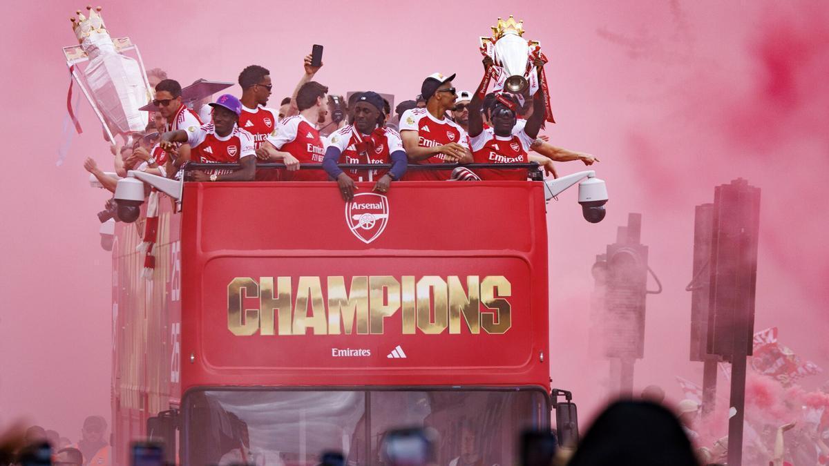 CELEBRACIÓN PREMIER LEAGUE | Celebración amarga pero multitudinaria del Arsenal en Londres