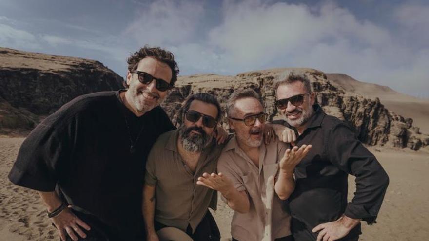 Julián Saldarriaga, de Love of Lesbian, en su gira de despedida antes del parón: "Es inevitable que nuestro vínculo con A Coruña y con Galicia sea muy intenso y muy cercano"