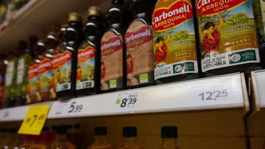 El precio del aceite de oliva sigue subiendo en los supermercados.