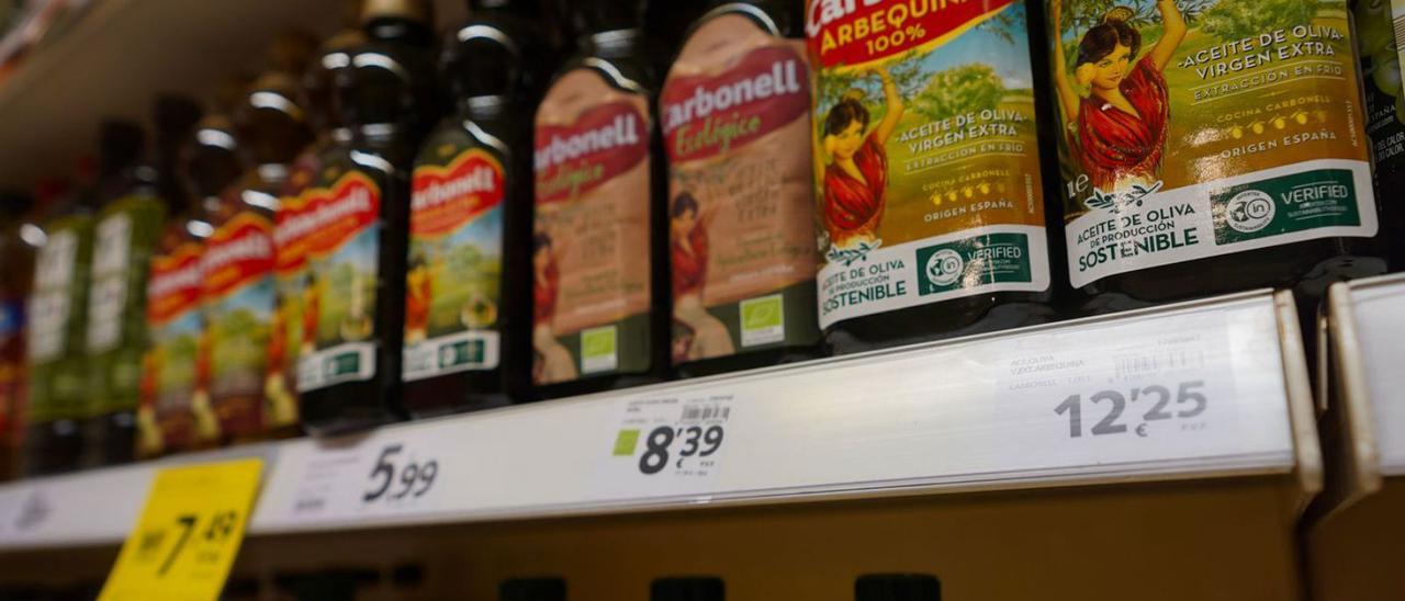 El precio del aceite de oliva sigue subiendo en los supermercados.