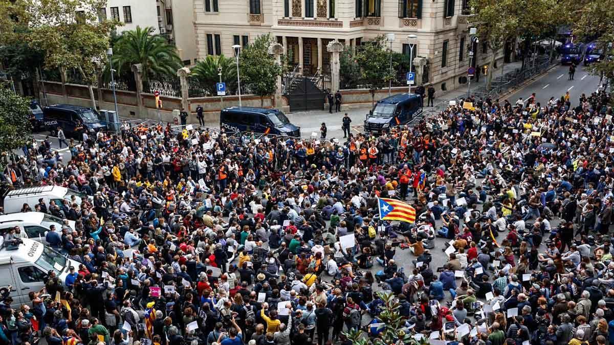 Convocatoria de Tsunami Democràtic ante la delegación de Gobierno.