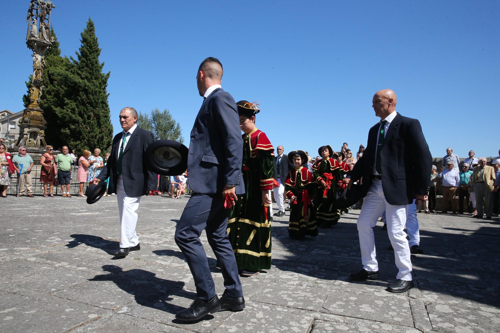 La procesión y la danza de San Roque de O Hío en imágenes (I)