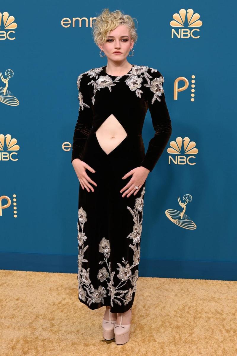 Julia Garner en los Premios Emmy 2022