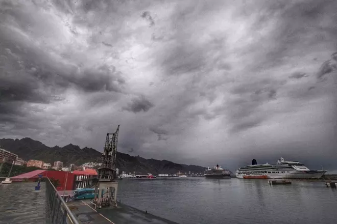 Comerciantes y operarios preparan el Plenilunio con la amenaza de tormenta
