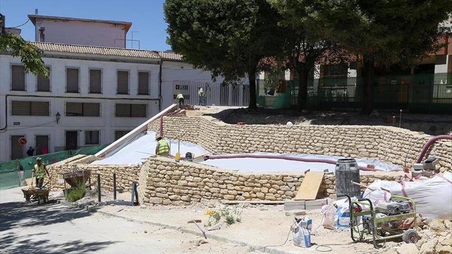 La obra de rehabilitación del muro del castillo encara su recta final