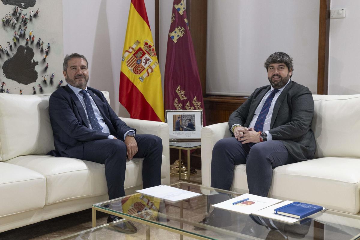 Miguel López Abad (i) y Fernando López Miras.