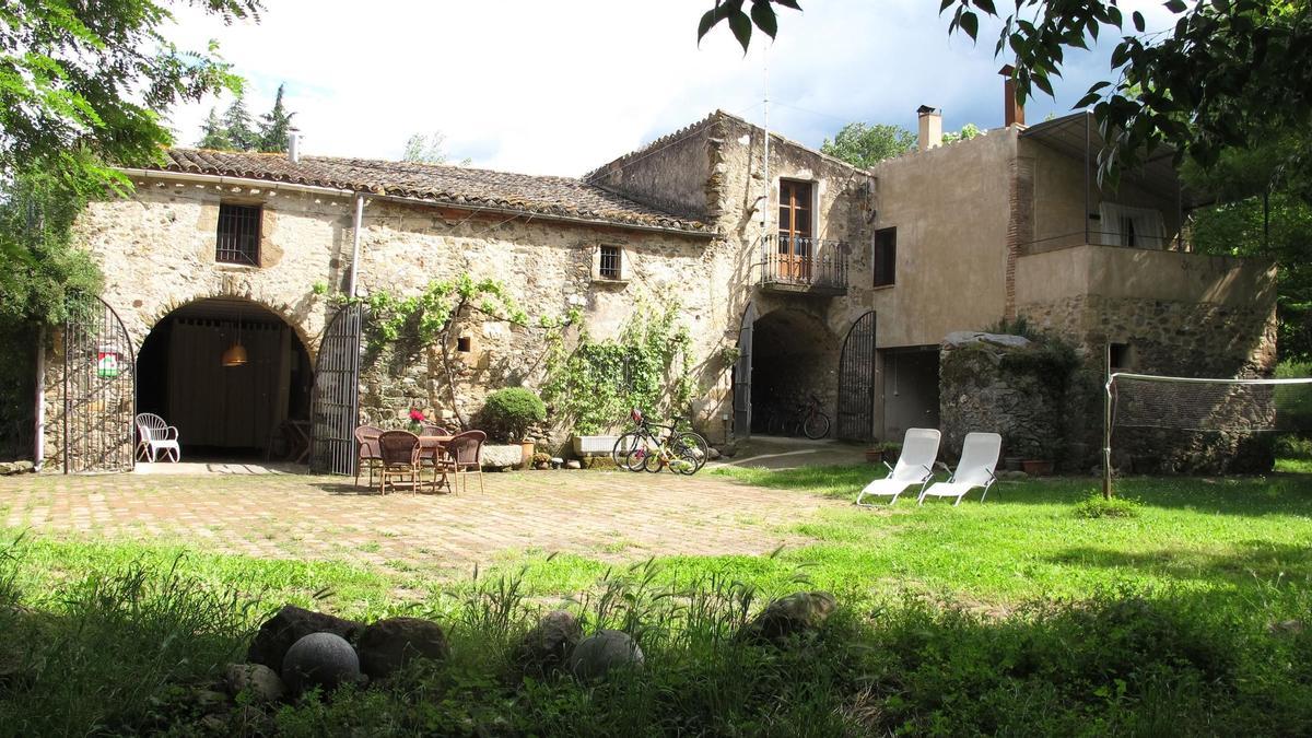 Imatge d'arxiu d'una masia rural de la demarcació de Girona