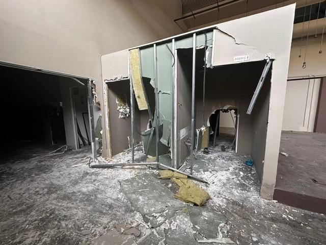 Aquí están las fotos de las naves idustriales destrozadas presuntamente por un empresario británico
