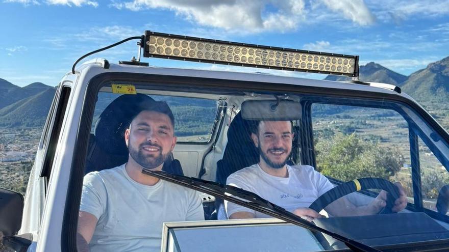 Xaló participan en un rally solidario con un Seat Marbella de 1994