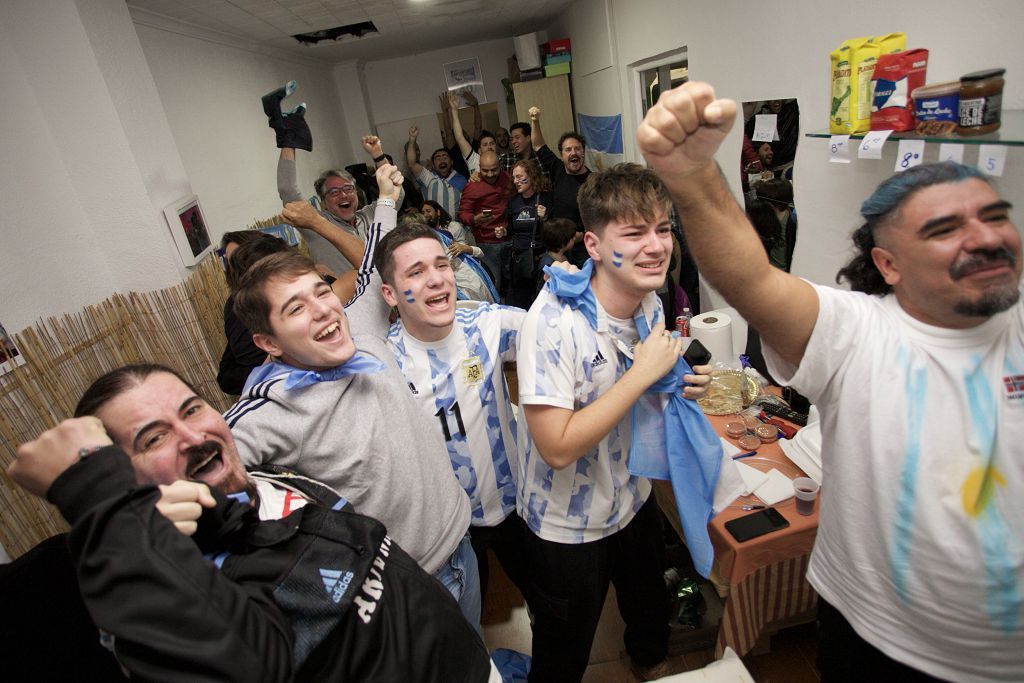 Aficionados argentinos en Murcia: partido, penaltis y celebración