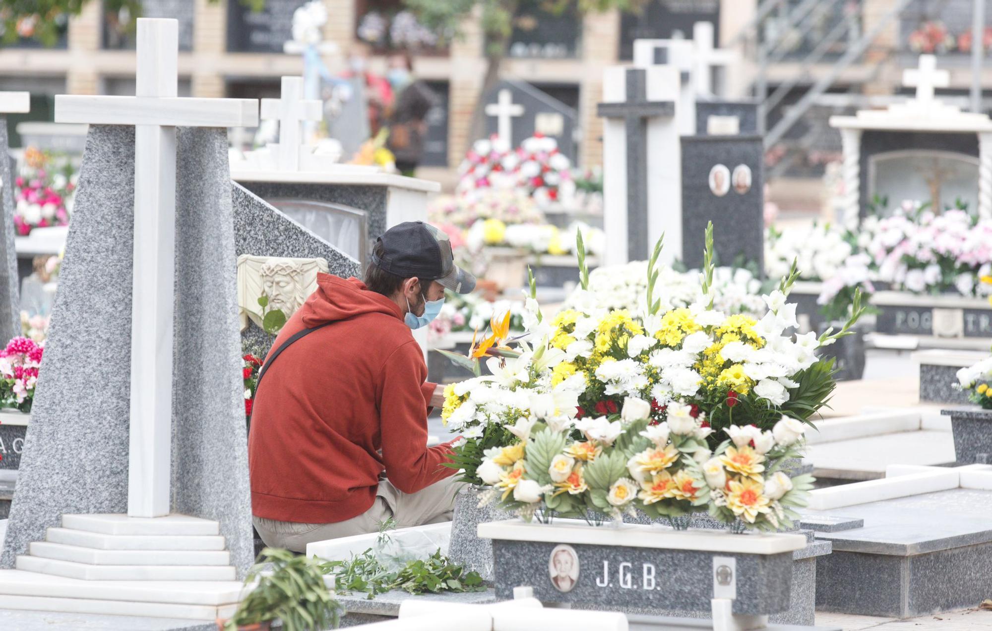 Día de Todos los Santos en el Cementerio de Alicante